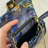 Midjeväskor Väska Graffiti Midja Crossbody Handväska Kedja Axel Handväskor Pendelväskor Zero Wallet Myntkortsficka Äkta läderbälte Mini Pu