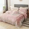 Ensembles de literie Luxe Rose Blanc Bleu Hiver Chaud Velours Polaire Princesse Fille Ensemble Romantique Dentelle Housse de Couette Lit Jupe Feuille Taies d'oreiller