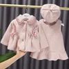 Set di abbigliamento Moda Inverno caldo Set di vestiti da principessa Bambini Cappotto con fiocco per neonato Cappello in velluto Canotta Cappello per bambina Natale Outwear 220916