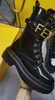 2022 جديد رسم بياني Martin Boots أسود مفتوح النسيج من الجلد المزيج بالخرز مع إكسسوارات معدنية ذهبية سستة من الأزياء الطليعة 35-42 صندوق الحزام