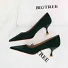 1961-2 Sandaler Style Fashionabla Simple Thin Thin Heel High grunt munspetsade huvud mångsidiga kvinnors skor Spring och Autumn Women's
