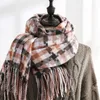 Écharrés Mosaic Plaid Scarf Femmes Hiver Long Swarf Châle Fashion Street Imitation Cashmere Scarpe chaude Men Wholesale 220916