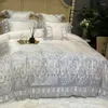 Defina a cama Luxury White Egyptian Cotton Princess Wedding Lace Set Satin Silky Duvet Capa Campa ou travesseiros de colcha