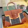 22S Estrutura de bolsa de grife de designer Saigon Mini Bag ombro Crossbody Messenger bolsa de bolsa de madeira Batões de couro Rivetes de tronco CLAMECY CLAMECY