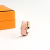 Designer Love Ring Anneaux Classic Bijoux 8 mm Ring Femme Titane en acier en alliage Gold Plated Craft Accessories Never Fade Allergy Free Store