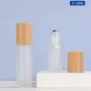 Cam şişe üzerinde parfüm rulo 5ml 10ml Metal top silindir bambu kapak esansiyel yağ şişeleri ile buzlu