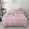 Ensembles de literie Luxe Rose Blanc Bleu Hiver Chaud Velours Polaire Princesse Fille Ensemble Romantique Dentelle Housse de Couette Lit Jupe Feuille Taies d'oreiller