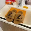 Slippers Women Wool Sandals بيع الأحذية الخريف شتاء الصندل غامض منزل خفيف الوزن