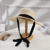Bérets Marque Femmes Chapeau de soleil d'été tissé à la main Casquette Visière Ruban Large Côté Voyage Vacances Plage Bonnets pour femmes Designer