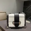 22s Bolso de diseñador Bolsos Bolso de remache de moda Cool Girl Bolsos de hombro Correa de cuero Bolso de mujer Bolso de embrague de diseñador Bolsos cruzados jóvenes Calidad superior S