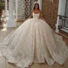 Abiti da sposa di lusso da principessa Abiti da sposa Appliques Collo a barchetta Senza maniche Paillettes Perline Increspature in pizzo Lunghezza al pavimento Abiti da sposa scintillanti Su misura Taglie forti