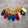 Tasarımcı Terlik Kürk Princetown Mules Flats Kadın Loafers Orijinal Deri Sandalet Sıradan Ayakkabı Metal Zincir Ayakkabı Erkek Dantel Kadife Slippe206t