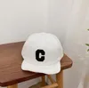 Accessoires de cheveux Baby Baseball Cap pour enfants Letter Boy Broderie Summer Coton Coton Protection solaire ajusté Girl Four Seasons Hip Hop Hat