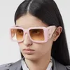 Солнцезащитные очки классические чернокожие женские женские модные дизайнерские квадратные солнцезащитные очки ретро B-декоративные оттенки очки UV400Y02V