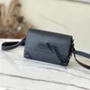 7a Men Postman Schouder Crossbody Steamerzak zachte reliëf Black bloemen voorzakklep en magneetslot Zip Compartiment Handtas met doos 18 cm L309