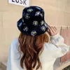 Stingy Brim Hats Japanes Winter Daisy Faux Fur Bucket Hat For Women Thick Warm Hat Lady Outdoor Travel Panama Girls Soft Velvet Fisherman Hat 220916