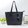 Stor väska lyxiga kvinnor handpåse europeisk stil designer totes damer handväskor shopping väska kvinnlig vattentät