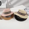 Berets Women Fashion Flat Top Wide Bim Woven Straw Hat Vacation Strand zonnebrandbrief Letter Print Ladies