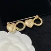 2022 Nya kvinnor designer brosches diamanter pärla brosch kvinnor designers smycken för fest damtillbehör gyllene bröststift d229162f