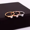 Groupes d'accessoires Bijoux de mode Love Jewelry TitanUim Steel Rose Gold Color Ring Crystal Anneau pour les femmes Rings de couple de couple mercredi1411518