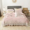 Ensembles de literie Luxe Rose Blanc Bleu Hiver Chaud Velours Polaire Princesse Fille Ensemble Romantique Dentelle Housse de Couette Lit Jupe Feuille Taies d'oreiller