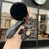 Kadınlar için Ayı Anahtarı Ponpom Peluş Araç Anahtar Dekoratif Kolye Aksesuar Kızlar Klasik Izgara Metal Tonşe Halkası Damalı