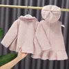 Set di abbigliamento Moda Inverno caldo Set di vestiti da principessa Bambini Cappotto con fiocco per neonato Cappello in velluto Canotta Cappello per bambina Natale Outwear 220916
