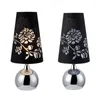 Lampes de table Lumières élégantes Base en chrome poli moderne Abat-jour en tissu Chambre à côté de la fleur lumineuse Évider le bureau