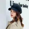 Basker och vinterflickor Kläder Tillbehör Koreansk version Bekväma kvinnor Sboy Caps Basker Måler Hat Octagonal