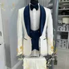 2023 kostym homme elfenben blommig brudgum tuxedos kungblå sammet sjal lapel groomsmen mens bröllop prom kostymer jacka byxväst