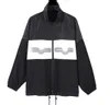 Mens jaquetas de roupa externa letra de casaco imprimido quebra -vento de tamanho grande bordado pares de moda casal casal 2 cor