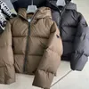 Klasyczne kurtki dla kobiet Krótkie z kaptury Płaszcz Designer Parkas Fashion Odwrócony trójkąt męskie kurtki Winter Warm Parker Windbreaker