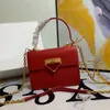 Bolsas de noite Bolsas femininas Bolsa de mão mais recente Bolsa tiracolo macia Forro de pele de carneiro macia Bolsa de ombro com aba Carteira icônica Triângulo Emblema Trava Liso liso