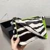 Imprezy Horse Hair Plush Tote Bag Black and White Zebra Stripe Torby na ramię srebrne logo sprzętowe oryginalne skórzane torebkę