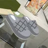 Sandalias de plataforma de diseñador Zapatos de mujer Carta Jacquard Zapatillas de mujer Zapatillas deportivas al aire libre Muchos estilos