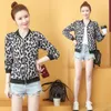 Kvinnorjackor 2022 Fashion Summer Chiffon Leopard Print Bomber Jacka Kvinnor L￥ng￤rmad tunn kvinnlig avslappnad blixtl￥s Baskl￤der