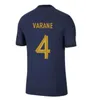 Maillots de football fotbolls-VM 2022 Fotbollströja Franska BENZEMA Fotbollströjor MBAPPE Frankrike GRIEZMANN POGBA kante maillot foot kit skjorta HERR barn kit set