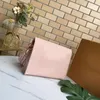 Pink Women Classic prägling Clutch Bag Kosmetisk väska med kedjan Tote tvättväskor stor kapacitet designer handväskor plånbok handväska