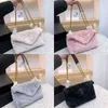 Moda pembe kürk çantaları kış tasarımcı çanta y omuz çantası kadınlar koltuk altı lüks vintage kıllı zincir crossbody bulut çanta harfleri prim