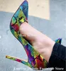 Kleding schoenen bedrukte slangenhuidpompen Emeline Dubois puntige teen gemengde kleuren slangenleer stiletto hiel slip-on hoge hakken