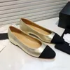 女性のための新しい靴本物の革のローヒールラフ春秋の秋の豪華なデザイナーの女性靴パンプス履物サイズ34-42