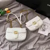 Mulheres Luxurys Designers Bags 2021 Holdes de ombro de veludo Marmont de alta qualidade Bolsas de ombro de bolsas Carta de moda de ouro Crossbody Bag 26cm Women 288o