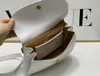 Tasarımcı Omuz Çantaları Pürüzsüz İnek Deri Ön Ayak Çantası Yan Çift Sides Tasarım Orta Çanta Bronz Donanım Çantalar Süet astar Çapraz Vücut Çırpı Kapatma