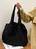 Kvällspåsar 2022 Spring Autum Women's Bag Totes stor kapacitet shoppare mode casual stickning höst vinter mjuka handväskor