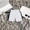 Conjuntos de roupas de grife para crianças verão coreano de ótima qualidade roupas para bebês meninos meninas tops de manga curta e saia ou shorts com impressão de letra completa Conjunto de 2 peças roupas infantis