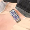 Montre-bracelets Digital Watch Men Sport Women Regarde le poignet masculin LED électronique pour les heures d'horloge