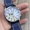 Ny pilot Men039s Top Luxury Quartz Watch 41mm Multifunktionell kronografrörelsesläderband Lysande handsporter med CAL6008185