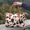 Duffel Bags Fashion Women Fleece Handväska med PU Handle Animal Cow Pattern Travel Tote Faux Fur Leopard Print Weekender Bag