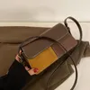 イブニングバッグコントラストカラーフラップクロスボディバッグ2022冬のスクラブPUレザー女性デザイナーハンドバッグスモールショルダーメッセンジャー財布