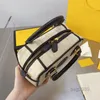 가방 저녁 중세 Crossbody 가방 광장 쇠가죽 채찍으로 치다 가죽 핸드백 여자 오래된 꽃 플랩 메신저 어깨 지퍼 가방 고품질 멀티 포 셰트